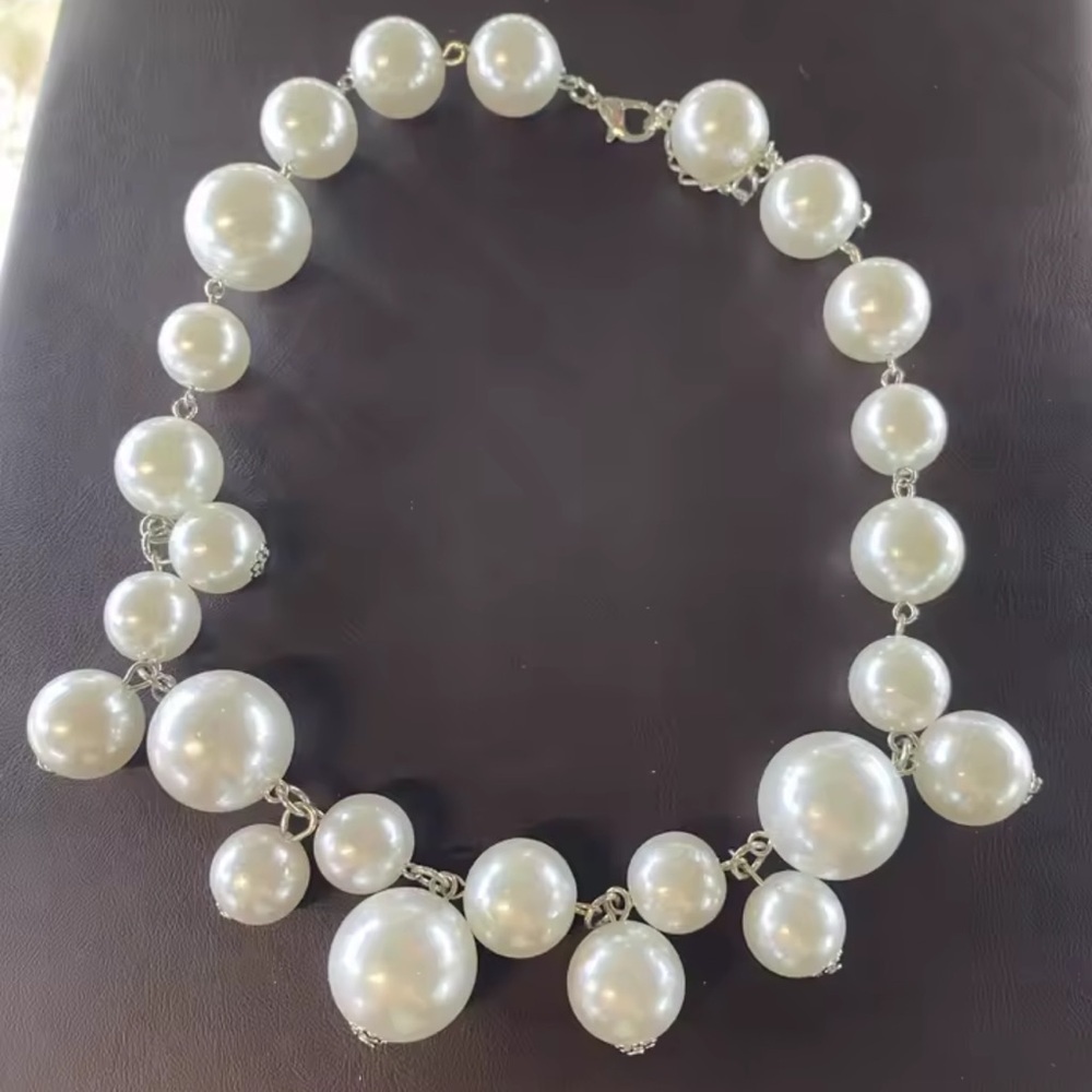 Vintage Classic White Pearl Cluster Necklace - Picture 8 of 8